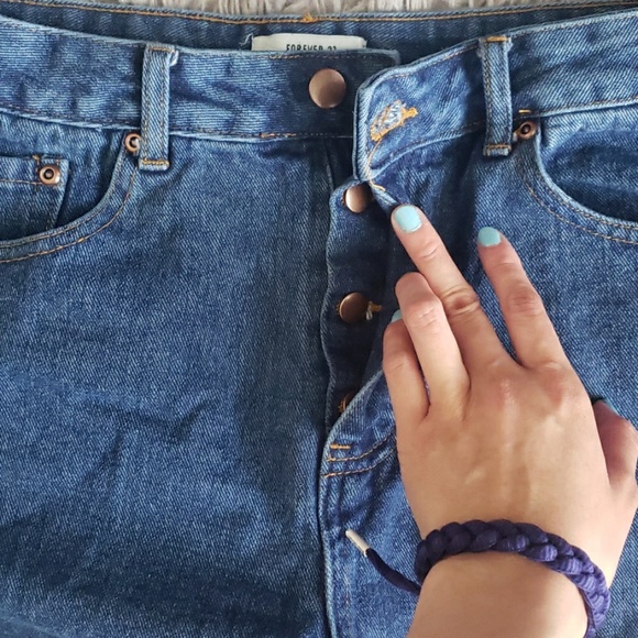 Shorts - Picture 3 of 3